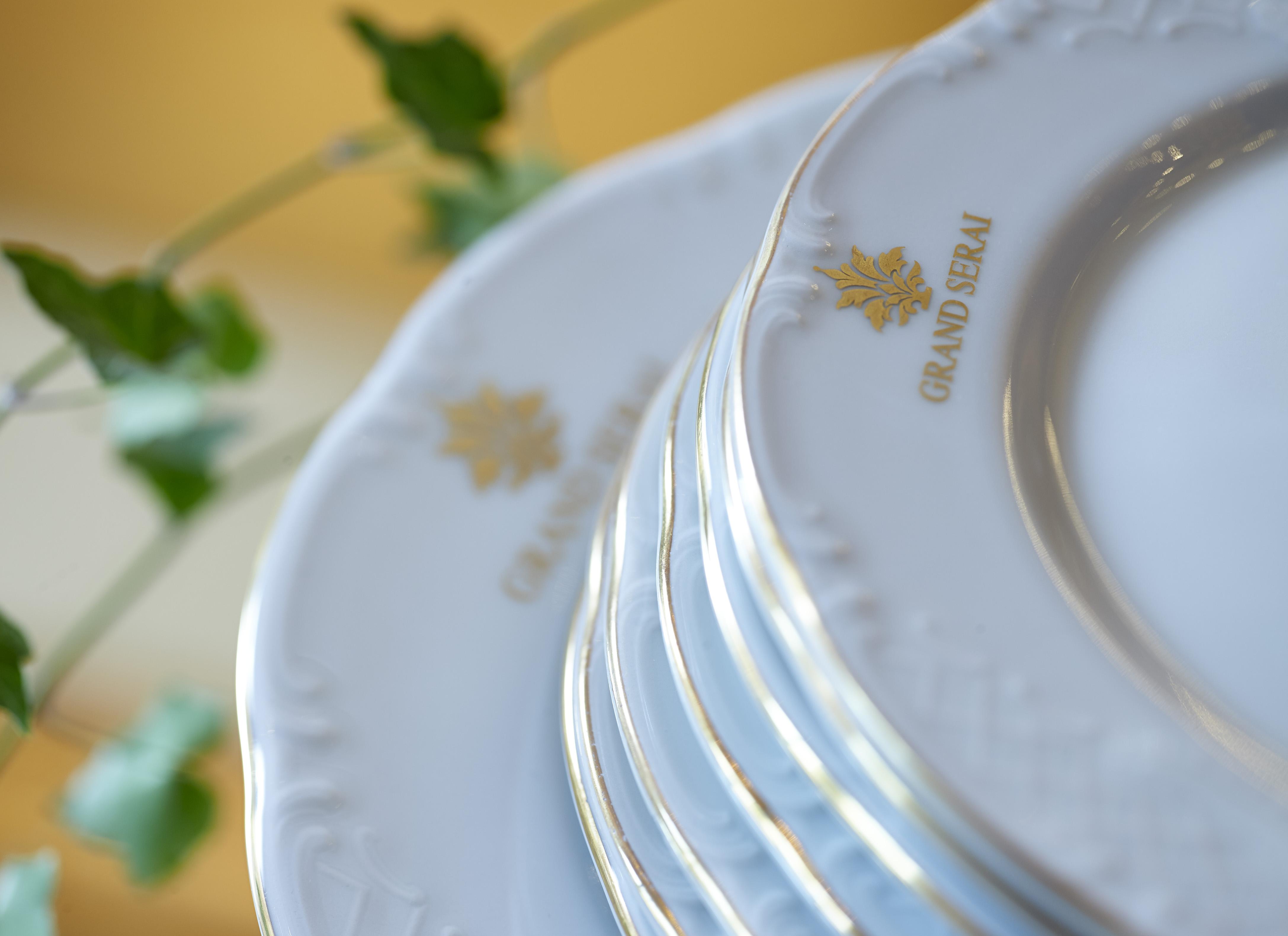 فندق جراند سيراي كونجرس آند سبا يانينة المظهر الخارجي الصورة Dinnerware