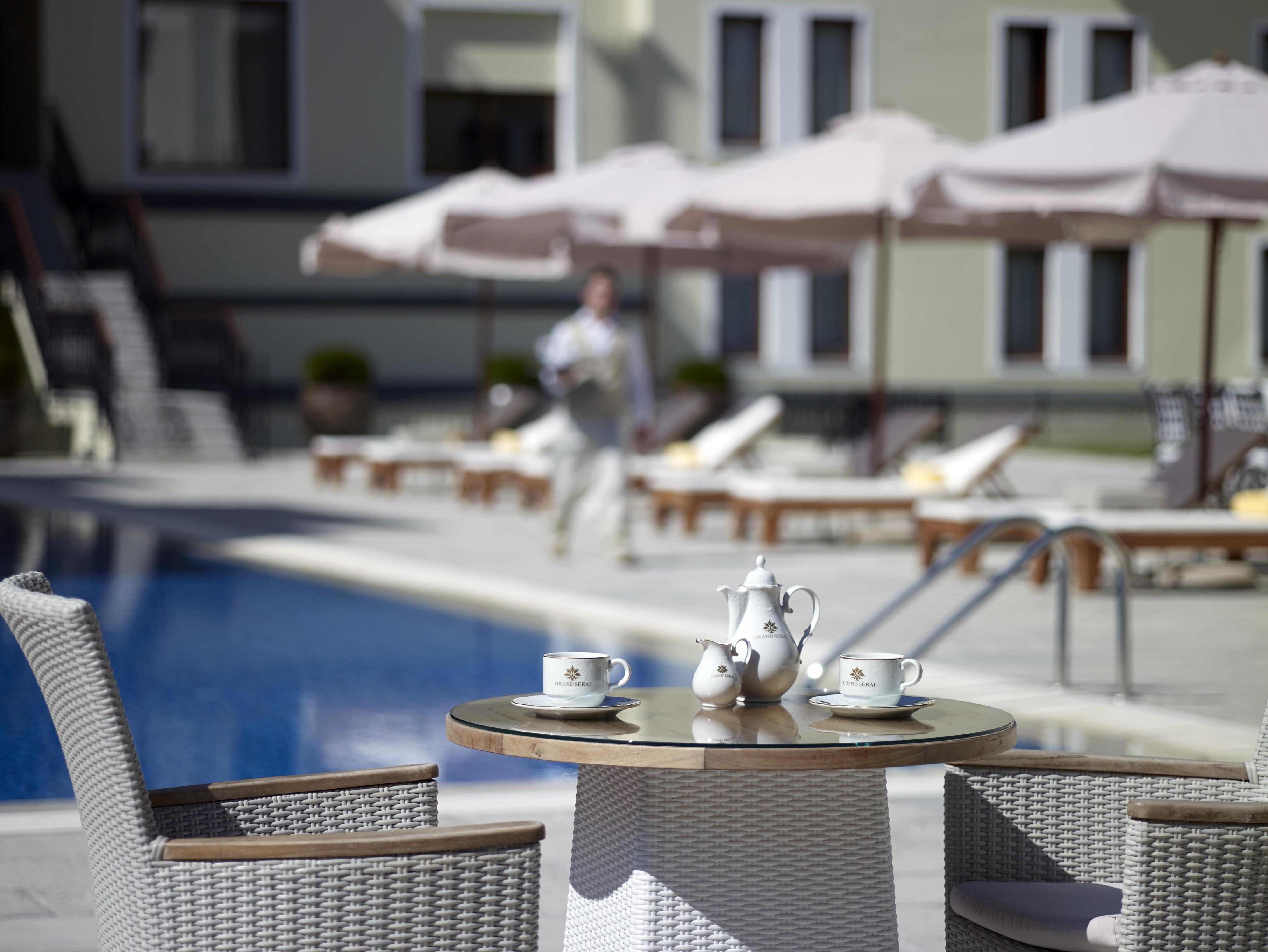فندق جراند سيراي كونجرس آند سبا يانينة المظهر الخارجي الصورة The swimming pool at the hotel