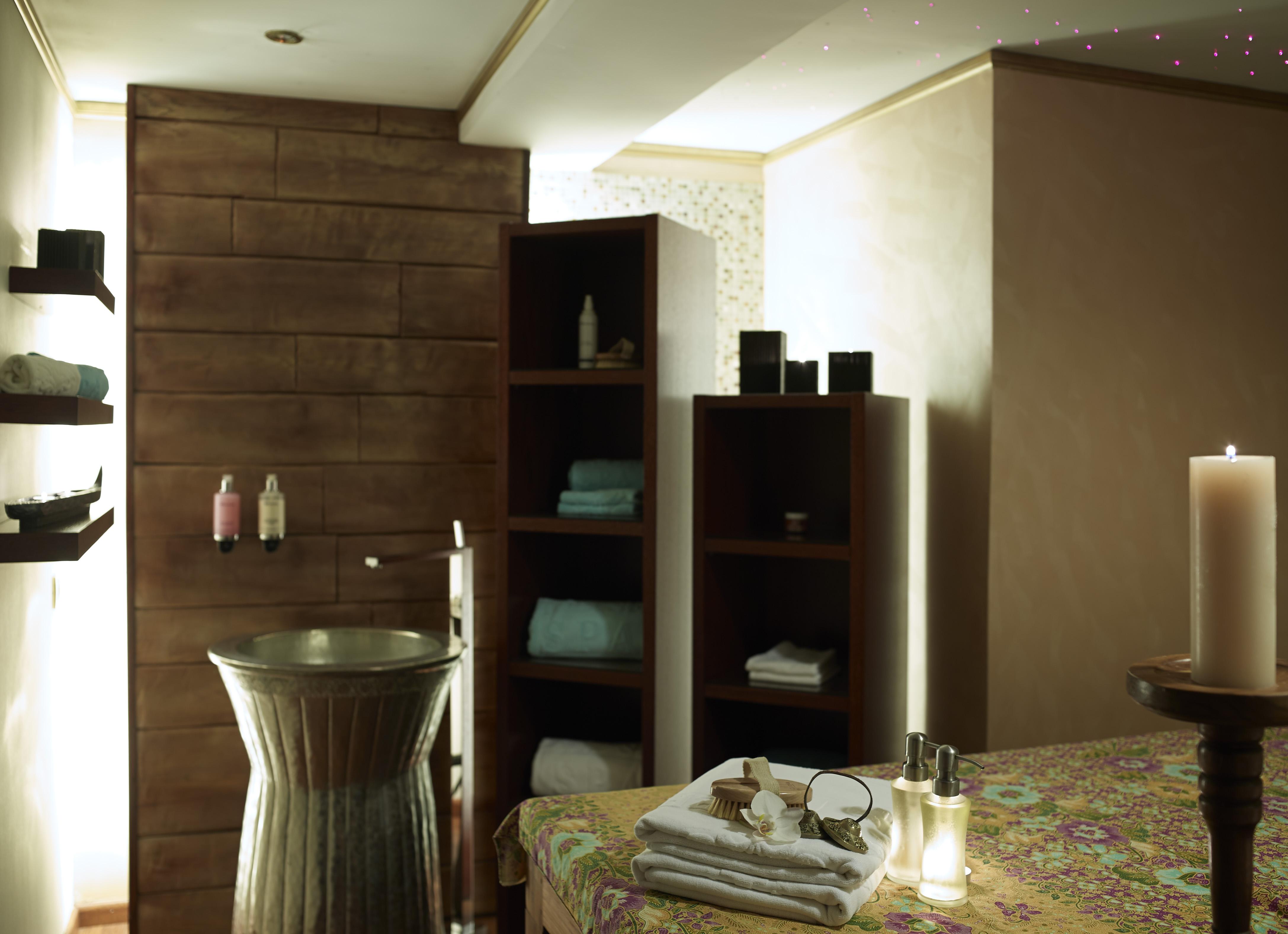 فندق جراند سيراي كونجرس آند سبا يانينة المظهر الخارجي الصورة A spa treatment room