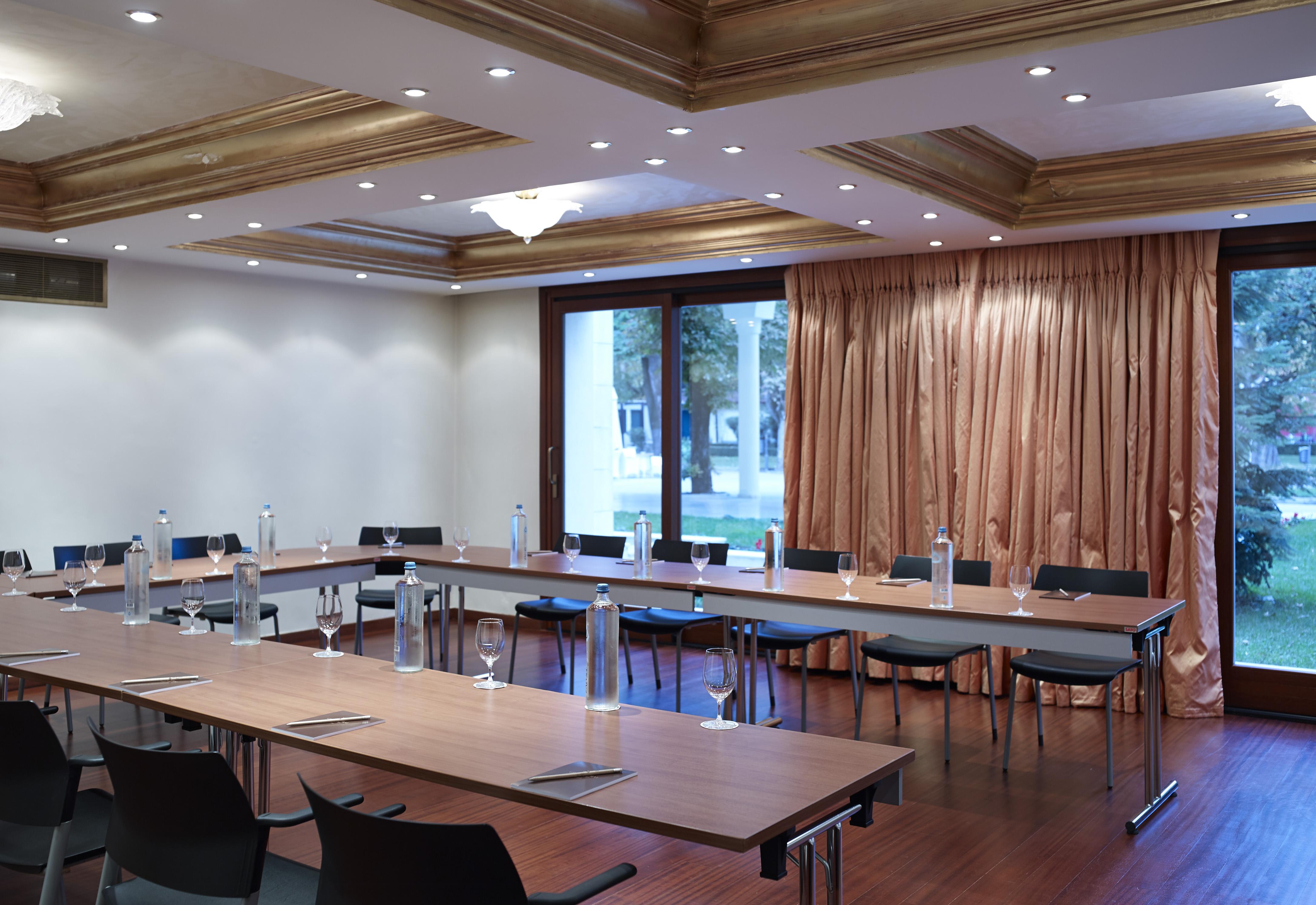 فندق جراند سيراي كونجرس آند سبا يانينة المظهر الخارجي الصورة Meeting room