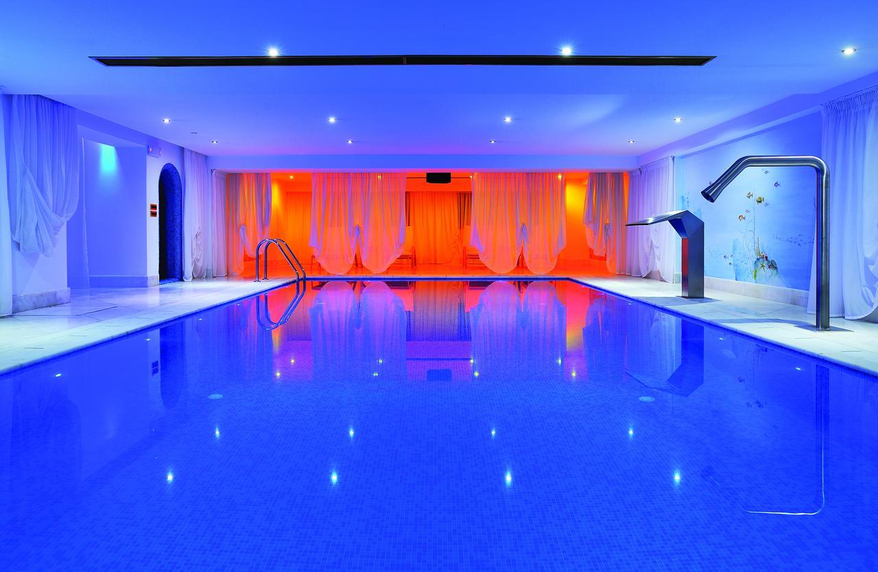 فندق جراند سيراي كونجرس آند سبا يانينة المظهر الخارجي الصورة The swimming pool at the hotel